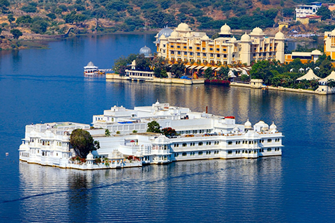 india-Udaipur-Lake-Pichola_Taj-Lake-Palace.jpg