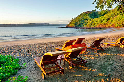 SELVA, VOLCAN, BOSQUE Y PLAYA